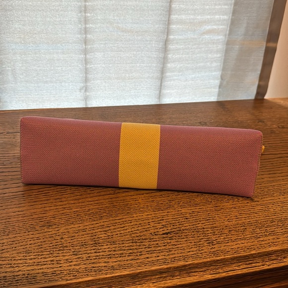 Large Rothy’s Vanity - Picture 3 of 5